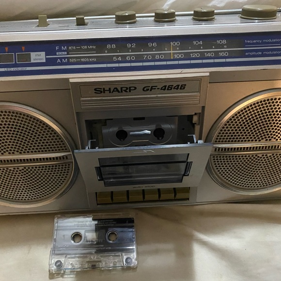 GF-4646 Silver Portable Boombox - Picture 9 of 15
